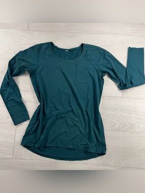 Lululemon Women’s Teal Long Sleeve Athletic Top Size XL Approx